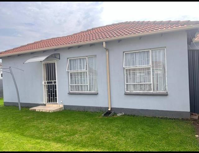 2 BEDROOM HOUSE FOR SALE IN VANDERBIJLPARK CE 4